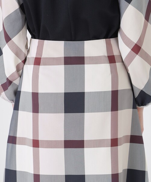 BLUE LABEL CRESTBRIDGE(ブルーレーベルクレストブリッジ)の「クレストブリッジチェックラップ風スカート(スカート・レディース・ブルー系その他2/パープル系その他4・38/36)」の13枚目の写真