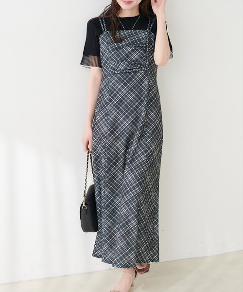 natural couture(ナチュラルクチュール)の「ドレープカットキャミワンピース(ワンピース・レディース・グレー/ブラック/グレイッシュベージュ/その他1・FREE)」の4枚目の写真