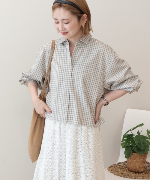 AMERICAN HOLIC(アメリカンホリック)の「ミニチェックショート丈シャツ(シャツ/ブラウス・レディース・アイボリー/サックスブルー・L/M)」の2枚目の写真