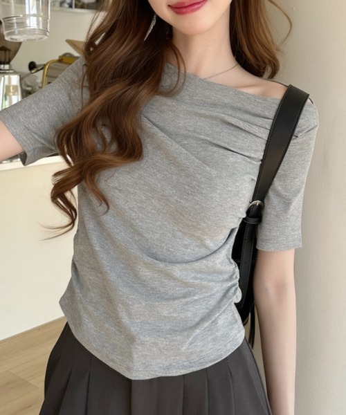Ada.(エイダ)の「シンプル コンパクト丈 ドレープ オフショルダー トップス(Tシャツ/カットソー・レディース・グレー/ブラック/ホワイト/ピンク・FREE)」の4枚目の写真