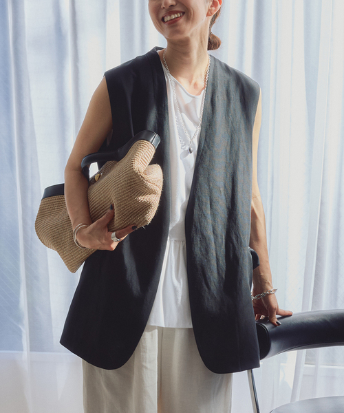 VERMEIL par iena（ヴェルメイユパーイエナ）の「《セットアップ可》Cool Touch リネンジレ（ベスト・レディース・ブラック/ブラウン・FREE）」の2枚目の写真