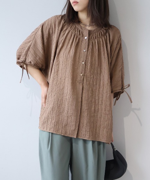 leswel(レスウェル)の「【LL~5L】【WEB/一部店舗限定】ドルマンスリーブブラウス(シャツ/ブラウス・レディース・ブラック/ライトグリーン/ブラウン・LL/3L/4L/5L)」の3枚目の写真