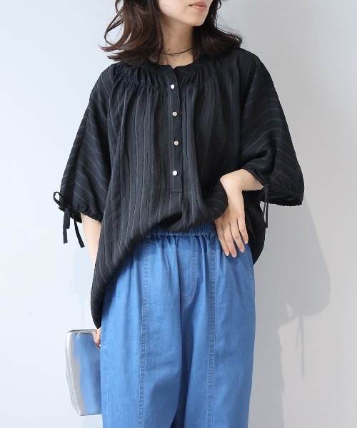 leswel(レスウェル)の「【LL~5L】【WEB/一部店舗限定】ドルマンスリーブブラウス(シャツ/ブラウス・レディース・ブラック/ライトグリーン/ブラウン・LL/3L/4L/5L)」の2枚目の写真