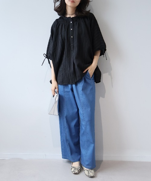 leswel(レスウェル)の「【LL~5L】【WEB/一部店舗限定】ドルマンスリーブブラウス(シャツ/ブラウス・レディース・ブラック/ライトグリーン/ブラウン・LL/3L/4L/5L)」の4枚目の写真