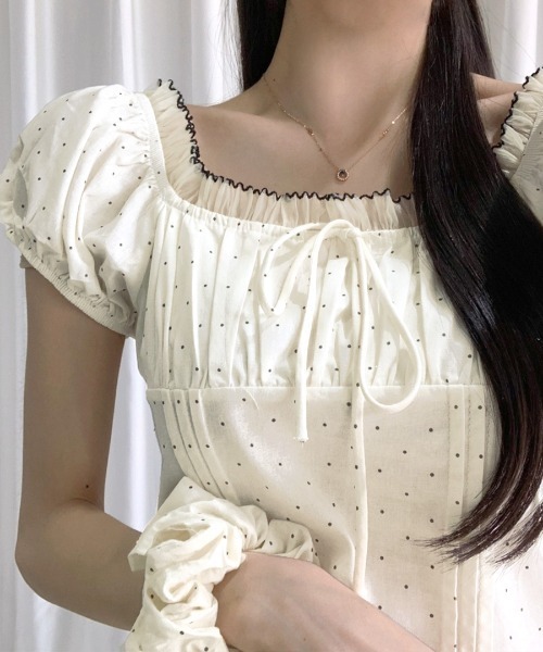 REMUR(レミュール)の「2点セット シュシュ付きドット柄フリルブラウス オフショル(シャツ/ブラウス・レディース・アイボリー/レッド/ネイビー・FREE)」の5枚目の写真