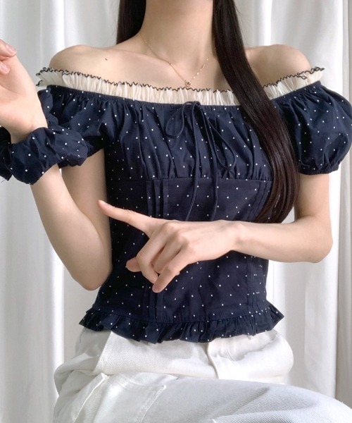 REMUR(レミュール)の「2点セット シュシュ付きドット柄フリルブラウス オフショル(シャツ/ブラウス・レディース・アイボリー/レッド/ネイビー・FREE)」の13枚目の写真