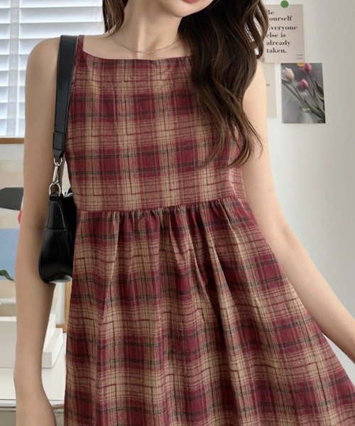 umune(ウムネ)の「キャミワンピース チェック柄 フレアシルエット ロング丈 マキシ丈 Aライン スクエアネック 体型カバー 総柄 リゾート インナー重ね着 レイヤード 春夏(ワンピース・レディース・レンガ/ネイビー・FREE)」の5枚目の写真