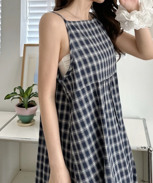 umune(ウムネ)の「キャミワンピース チェック柄 フレアシルエット ロング丈 マキシ丈 Aライン スクエアネック 体型カバー 総柄 リゾート インナー重ね着 レイヤード 春夏(ワンピース・レディース・レンガ/ネイビー・FREE)」の11枚目の写真