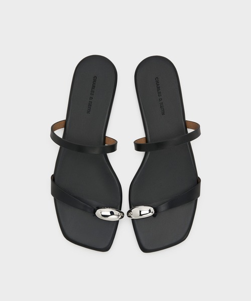 CHARLES & KEITH(チャールズ & キース)の「Raina レイナ トゥリング サンダル(サンダル・レディース・ブラック/ライトベージュ・22.5cm/23cm/23.5cm/24.5cm/25.5cm/25cm)」の5枚目の写真