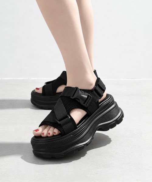 MAMIAN(マミアン)の「厚底スポーツサンダル(6.5cmソール)(サンダル・レディース・ブラック・L/M/S)」の8枚目の写真
