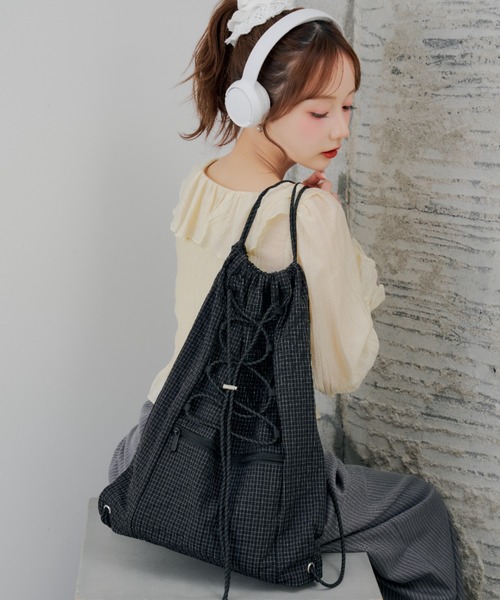 continuer de NICE CLAUP（コンティニューデナイスクラップ）の「【WEB限定】コードナップサック（バックパック/リュック・レディース・カーキ/ブラック/アイボリー/ライトグレー・FREE）」の5枚目の写真