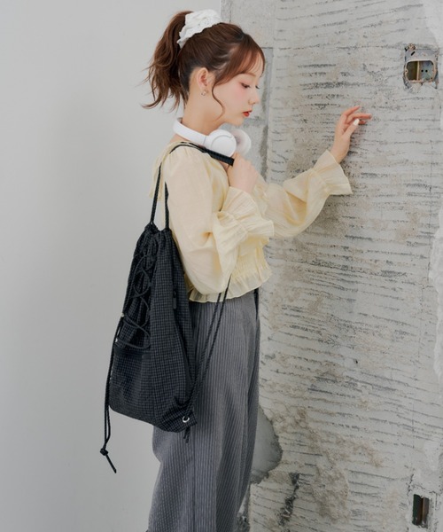 continuer de NICE CLAUP（コンティニューデナイスクラップ）の「【WEB限定】コードナップサック（バックパック/リュック・レディース・カーキ/ブラック/アイボリー/ライトグレー・FREE）」の7枚目の写真
