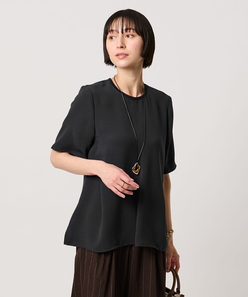 UNITED ARROWS(ユナイテッドアローズ)の「COMFY イレギュラー ヘム ブラウス ‐防汚 UVカット ウォッシャブル‐(シャツ/ブラウス・レディース・ブラック/オフホワイト/ダークグレー・FREE)」の3枚目の写真