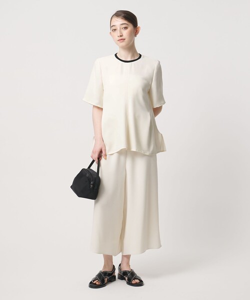 UNITED ARROWS(ユナイテッドアローズ)の「COMFY イレギュラー ヘム ブラウス ‐防汚 UVカット ウォッシャブル‐(シャツ/ブラウス・レディース・ブラック/オフホワイト/ダークグレー・FREE)」の8枚目の写真