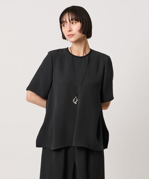 UNITED ARROWS(ユナイテッドアローズ)の「COMFY イレギュラー ヘム ブラウス ‐防汚 UVカット ウォッシャブル‐(シャツ/ブラウス・レディース・ブラック/オフホワイト/ダークグレー・FREE)」の15枚目の写真