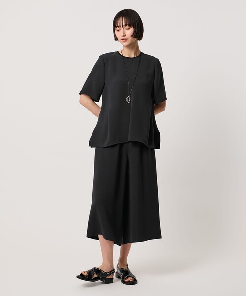 UNITED ARROWS(ユナイテッドアローズ)の「COMFY イレギュラー ヘム ブラウス ‐防汚 UVカット ウォッシャブル‐(シャツ/ブラウス・レディース・ブラック/オフホワイト/ダークグレー・FREE)」の16枚目の写真