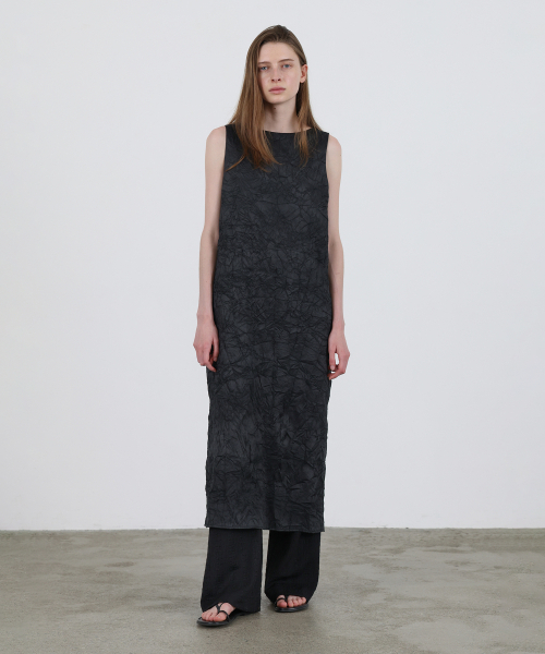 LEVAR（レバー）の「Wrinkle Washed Two-way Dress - Black（ワンピース・レディース・ブラック・FREE）」の4枚目の写真