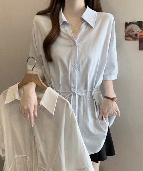 AMAJI(アマジ)の「シャツカラー 半袖 フロントボタン ウエストドローストリング ブラウス(シャツ/ブラウス・レディース・ホワイト/ライトブルー・MEDIUM/LARGE/X-LARGE)」の5枚目の写真