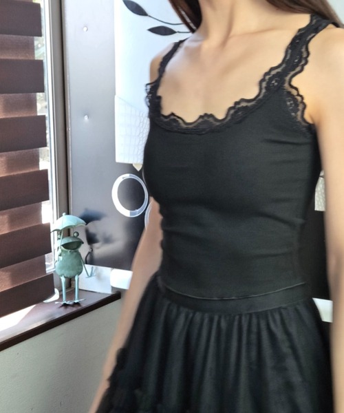 tolene(トレネ)の「レースデザイン 小花柄 レイヤード タンクトップ(タンクトップ・レディース・ホワイト×ブラック/ブラック/ホワイト・FREE)」の11枚目の写真
