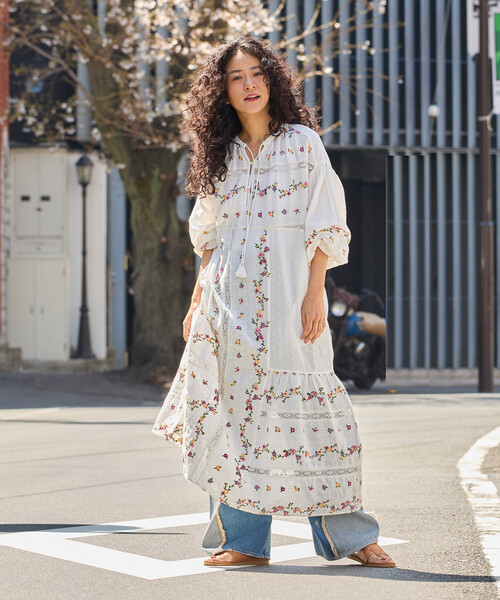 Freada（フリーダ）の「Freada/フリーダ ドビー花刺繍×レースドレス（ワンピース・レディース・ホワイト/ブラック・ONE SIZE）」の3枚目の写真