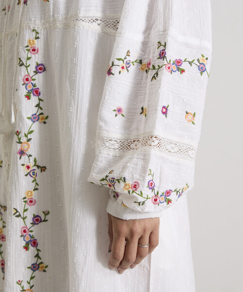 Freada（フリーダ）の「Freada/フリーダ ドビー花刺繍×レースドレス（ワンピース・レディース・ホワイト/ブラック・ONE SIZE）」の21枚目の写真