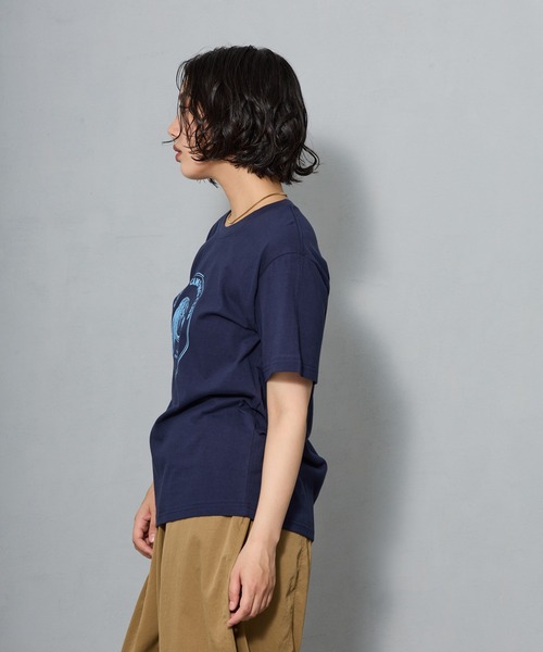 aremoi(アレモイ)の「ヴィンテージライク ドッググラフィック クルーネックTシャツ(Tシャツ/カットソー・レディース・ネイビー・SMALL/MEDIUM/LARGE)」の11枚目の写真