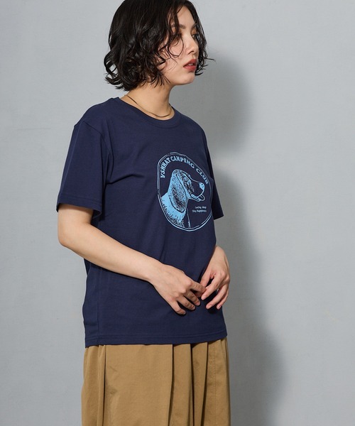 aremoi(アレモイ)の「ヴィンテージライク ドッググラフィック クルーネックTシャツ(Tシャツ/カットソー・レディース・ネイビー・SMALL/MEDIUM/LARGE)」の4枚目の写真