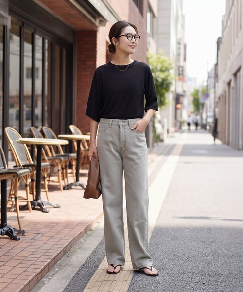 STYLE DELI(スタイルデリ)の「大人の上腕カバー首開きやわらかTシャツ(Tシャツ/カットソー・レディース・ブラック/ホワイト・FREE)」の3枚目の写真