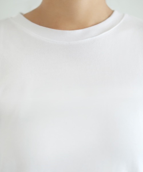 STYLE DELI(スタイルデリ)の「大人の上腕カバー首開きやわらかTシャツ(Tシャツ/カットソー・レディース・ブラック/ホワイト・FREE)」の14枚目の写真
