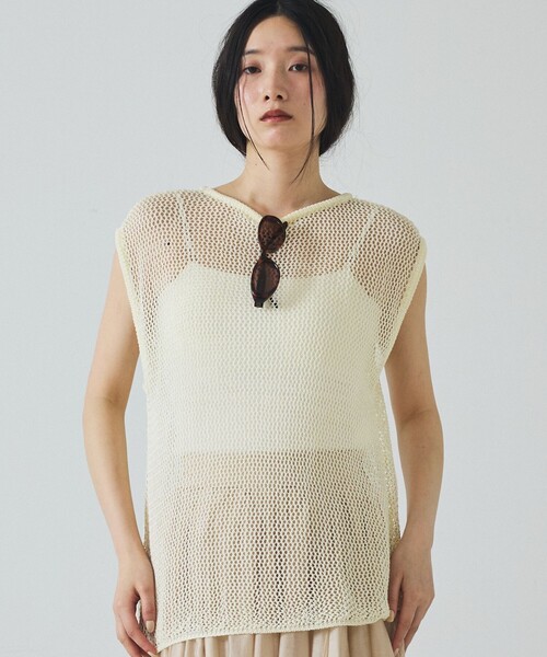 abahouse mavie(アバハウスマヴィ)の「【夏のレイヤードに】メッシュニットノースリーブ(ニット/セーター・レディース・ブラック/グレー/サックスブルー/オフホワイト・フリー)」の1枚目の写真