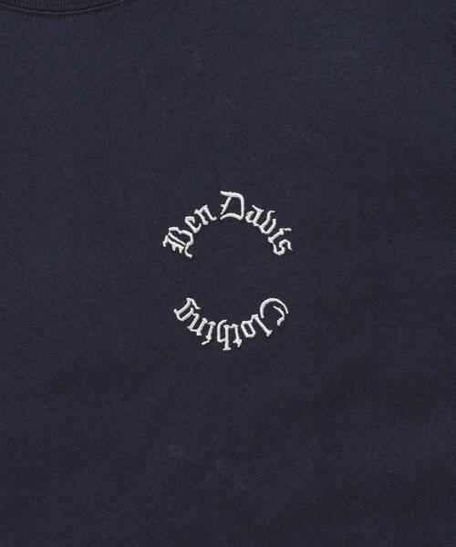 BEN DAVIS(ベンデイビス)の「【BEN DAVIS(ベンデイビス)】 OLD ENGLISH EMB TEE / Tシャツ 半袖 クルーネック 刺繍 ワンポイント ユニセックス オーバーサイズ(Tシャツ/カットソー・メンズ・ネイビー/ホワイト/ブラック・MEDIUM/X-LARGE/LARGE)」の8枚目の写真