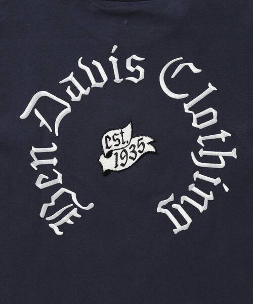 BEN DAVIS(ベンデイビス)の「【BEN DAVIS(ベンデイビス)】 OLD ENGLISH EMB TEE / Tシャツ 半袖 クルーネック 刺繍 ワンポイント ユニセックス オーバーサイズ(Tシャツ/カットソー・メンズ・ネイビー/ホワイト/ブラック・MEDIUM/X-LARGE/LARGE)」の4枚目の写真