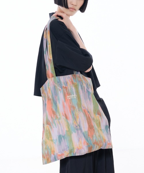 NOMINE(ノミネ)の「アイコン刺繍 ペイント柄アートプリント ロングハンドル トートバッグ(トートバッグ・レディース・ブラウン/ピンク/オレンジ/グレイッシュブルー・フリー)」の1枚目の写真