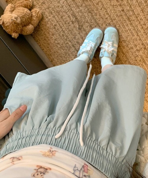 WEGO(ウィゴー)の「ウエストナイロン風カジュアルショートパンツ/ハーフパンツ(その他パンツ・レディース・イエロー/ブルー/ブラック/グレー・MEDIUM/LARGE)」の13枚目の写真
