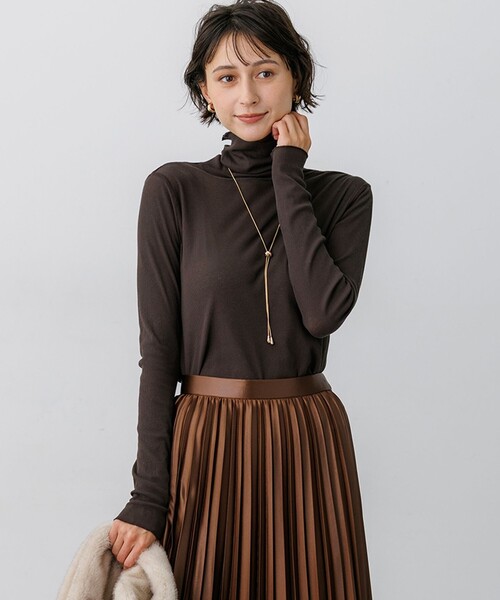 23区 S(ニジュウサンクチイサイサイズ)の「シアーリブ タートルネック カットソー(Tシャツ/カットソー・レディース・ワイン系/ダークブラウン系・32)」の1枚目の写真