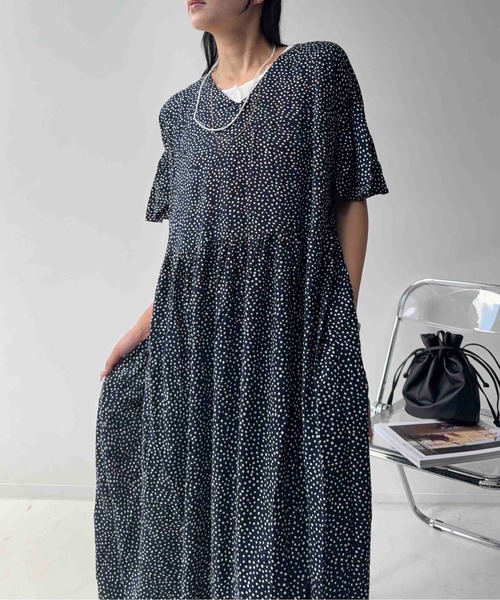 AS KNOW AS plus(アズノゥアズプラス)の「☆袖フレア ゆったりギャザーワンピ―ス(ワンピース・レディース・ブラック/カーキ/ブラック系/ネイビー系・FREE)」の1枚目の写真