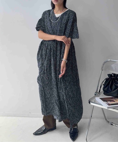 AS KNOW AS plus(アズノゥアズプラス)の「☆袖フレア ゆったりギャザーワンピ―ス(ワンピース・レディース・ブラック/カーキ/ブラック系/ネイビー系・FREE)」の11枚目の写真
