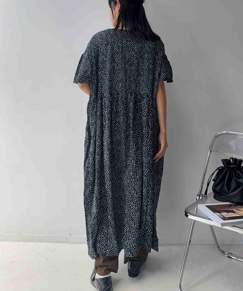 AS KNOW AS plus(アズノゥアズプラス)の「☆袖フレア ゆったりギャザーワンピ―ス(ワンピース・レディース・ブラック/カーキ/ブラック系/ネイビー系・FREE)」の6枚目の写真