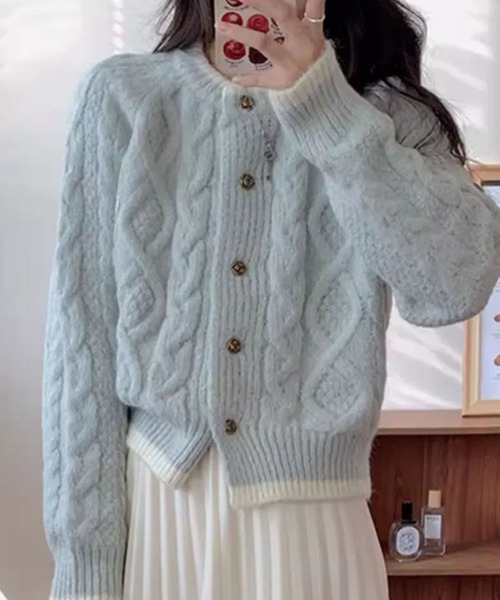 aimoha（アイモハ）の「ケーブル編み配色ニットカーディガン（カーディガン/ボレロ・レディース・ブルー/アイボリー・FREE）」の7枚目の写真