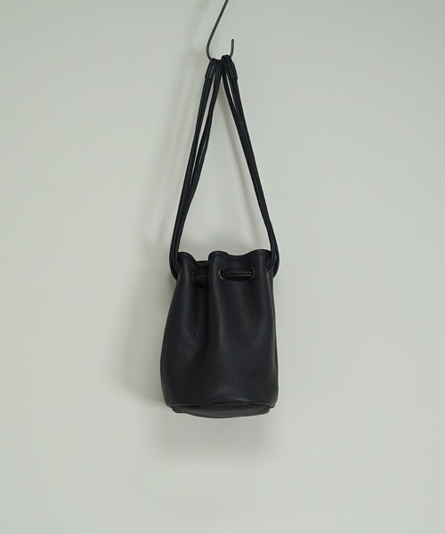 orSlow(オアスロウ)の「orSlow/オアスロウ LEATHER CINCH POUCH レザー 本革 牛革 ポーチ 巾着バッグ 巾着ポーチ ショルダーバッグ ミニバッグ メンズ レディース 2026年 秋 秋服 冬 冬服(ショルダーバッグ・メンズ・ブラック・FREE)」の7枚目の写真