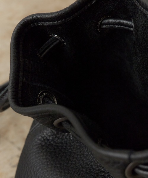 orSlow(オアスロウ)の「orSlow/オアスロウ LEATHER CINCH POUCH レザー 本革 牛革 ポーチ 巾着バッグ 巾着ポーチ ショルダーバッグ ミニバッグ メンズ レディース 2026年 秋 秋服 冬 冬服(ショルダーバッグ・メンズ・ブラック・FREE)」の3枚目の写真