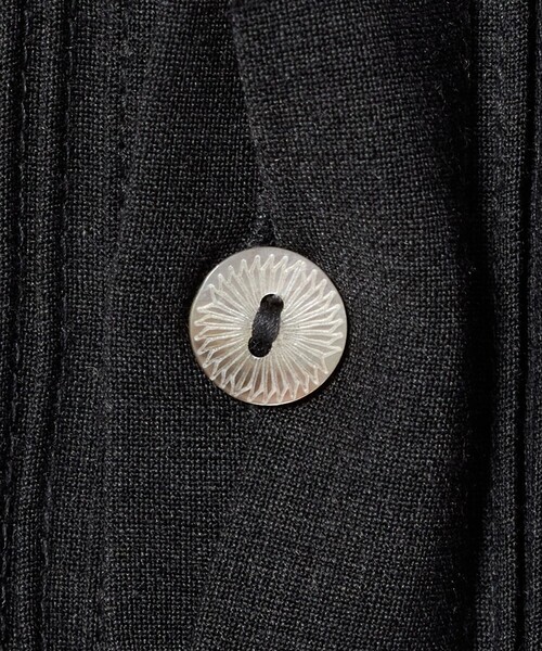Pheeta(フィータ)の「<Pheeta>Bourke シャツ - UNISEX - / 016CMen-SH0(シャツ/ブラウス・メンズ・ベージュ/ダークグレー・2/1)」の14枚目の写真