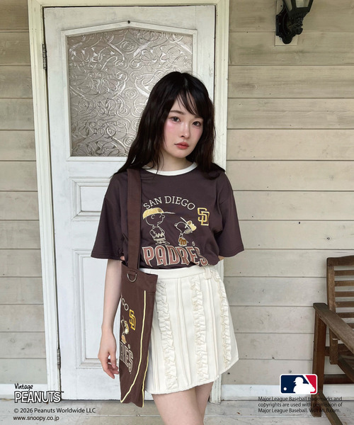 MIIA(ミーア)の「【MLB×PEANUTS】 Tシャツ(Tシャツ/カットソー・レディース・ホワイト/オフホワイト/ブラウン/ピンク・FREE)」の3枚目の写真