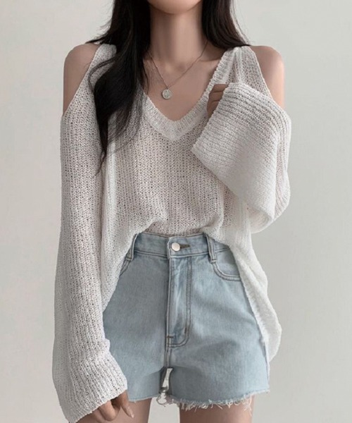 ADDITION STORE(アディションストア)の「ざっくり オフショル ロングスリーブニット(ニット/セーター・レディース・ベージュ/ホワイト/ブラック・FREE)」の4枚目の写真