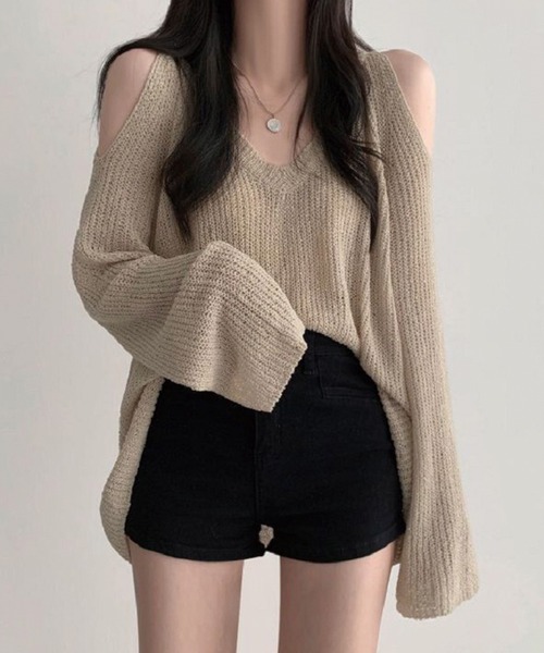ADDITION STORE(アディションストア)の「ざっくり オフショル ロングスリーブニット(ニット/セーター・レディース・ベージュ/ホワイト/ブラック・FREE)」の7枚目の写真