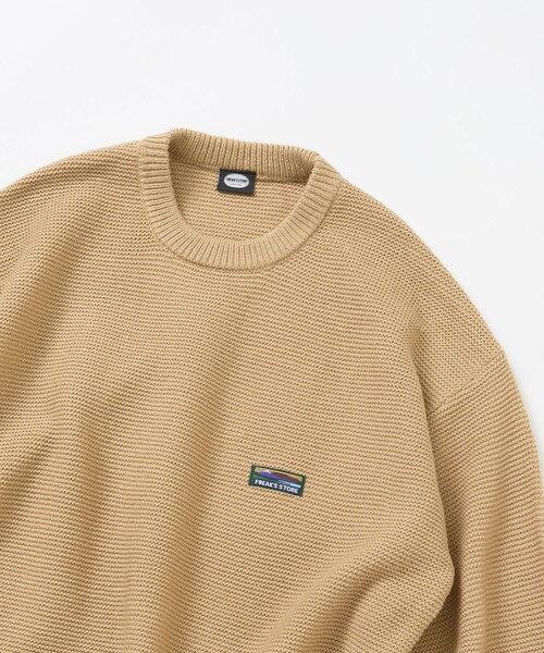 FREAK'S STORE(フリークスストア)の「限定展開 リラックスフィット ワンポイントロゴ クルーネックニット(ニット/セーター・メンズ・ブラック/ネイビー/ベージュ/ブラウン/スミクロ・SMALL/LARGE/MEDIUM)」の21枚目の写真