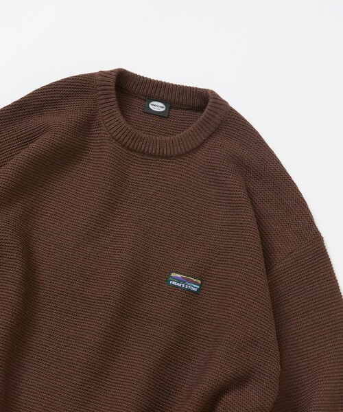 FREAK'S STORE(フリークスストア)の「限定展開 リラックスフィット ワンポイントロゴ クルーネックニット(ニット/セーター・メンズ・ブラック/ネイビー/ベージュ/ブラウン/スミクロ・SMALL/LARGE/MEDIUM)」の17枚目の写真