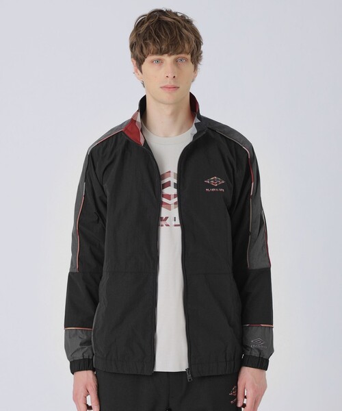 BLACK LABEL CRESTBRIDGE(ブラックレーベル・クレストブリッジ)の「【WEB・一部店舗限定】【UMBRO】ワッシャーナイロンスタンドブルゾン(ブルゾン・メンズ・ブラック・XL/L/M)」の1枚目の写真