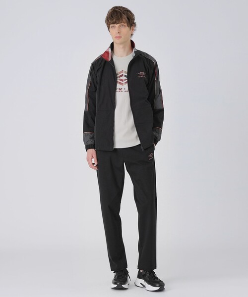 BLACK LABEL CRESTBRIDGE(ブラックレーベル・クレストブリッジ)の「【WEB・一部店舗限定】【UMBRO】ワッシャーナイロンスタンドブルゾン(ブルゾン・メンズ・ブラック・XL/L/M)」の2枚目の写真