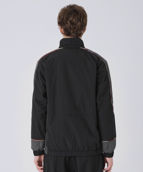 BLACK LABEL CRESTBRIDGE(ブラックレーベル・クレストブリッジ)の「【WEB・一部店舗限定】【UMBRO】ワッシャーナイロンスタンドブルゾン(ブルゾン・メンズ・ブラック・XL/L/M)」の5枚目の写真